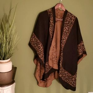🤩 Beautiful Cheetah Flowy Poncho Wrap